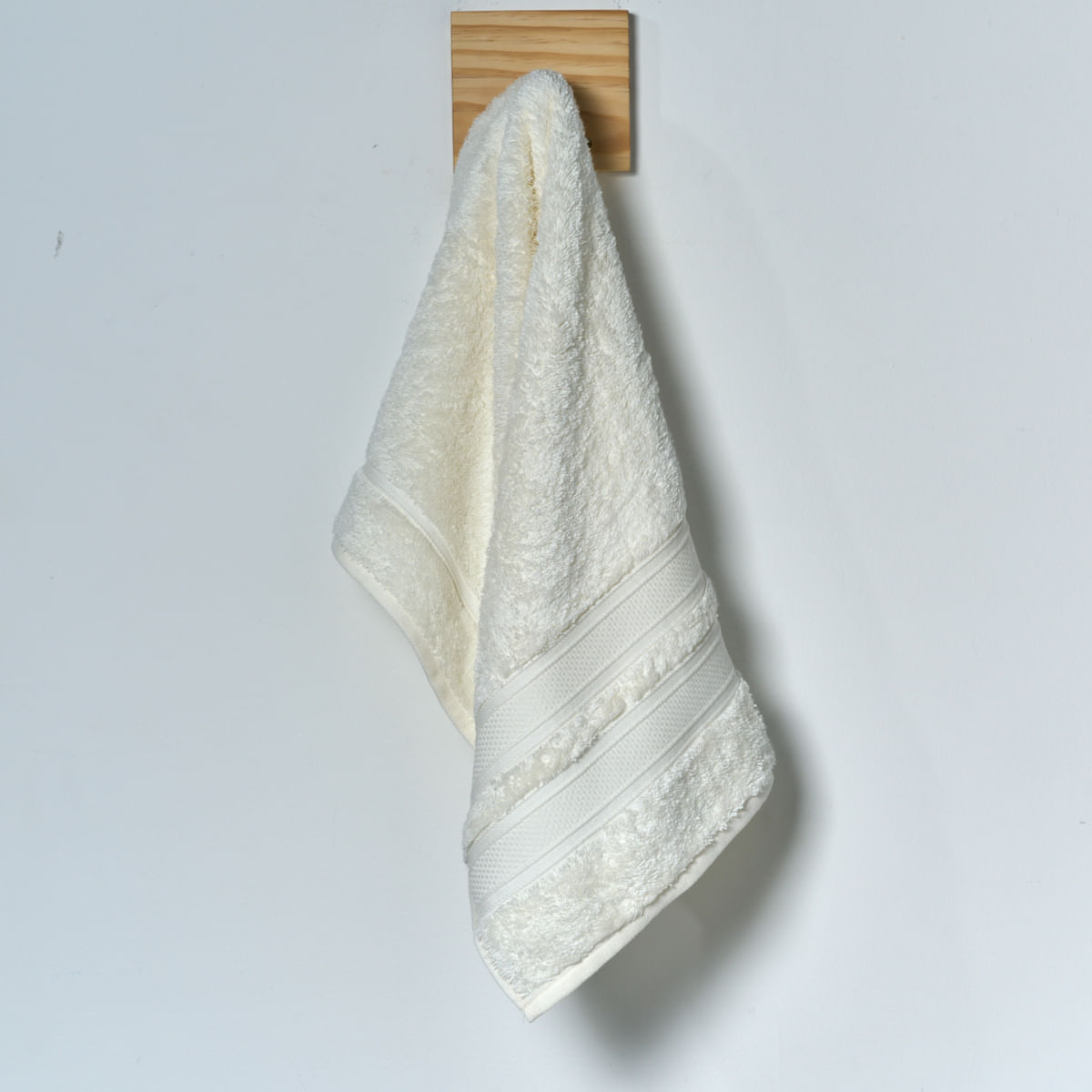 03 13 0073 Toalha Rosto Magnifique Marfim 001